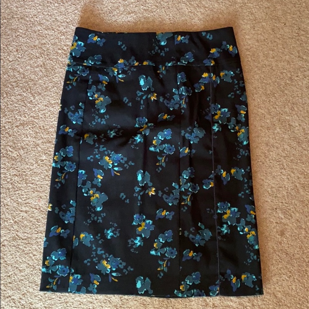 Selma Piping Detail skirt